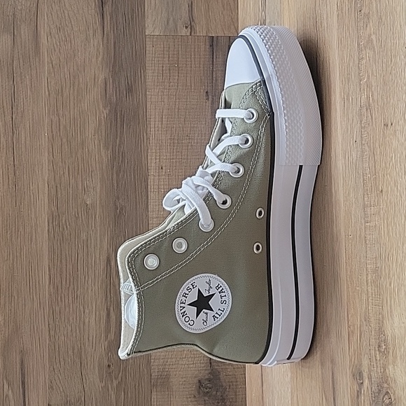 Converse High top Brand new platform in the box no lid. - Picture 9 of 12